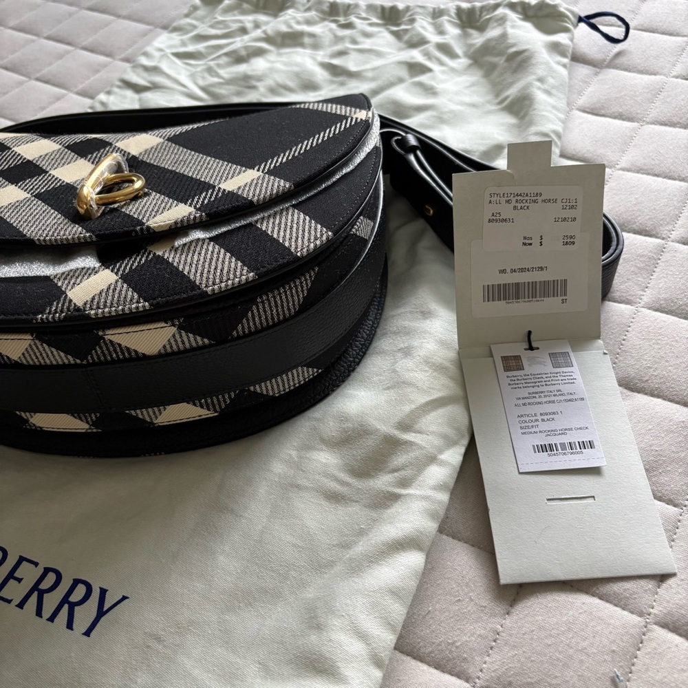AUTHENTIC Burberry Black & Cream Checkered Shoulder Bag with Gold Closure - Picture 3 of 8